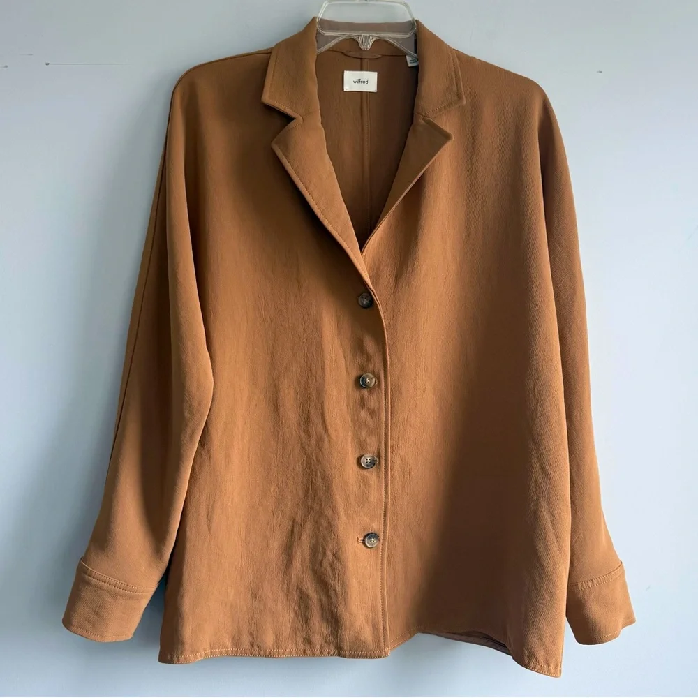 ARITZIA Wilfred Freeform Shirt in Chestnut S Tan Camel Collared Button Shirt - Picture 4 of 12